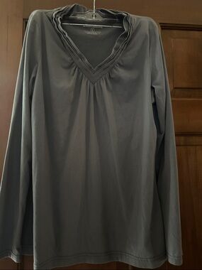 Eddie Bauer Black V-Neck Long Sleeve Top